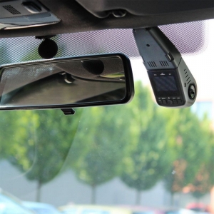 Uchytenie FULL HD kamery do auta pod spätné zrkadlo BDVR 03