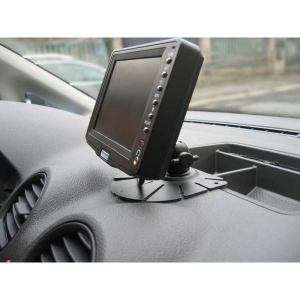 Použitie držiaka monitora na palubnú dosku v automobile