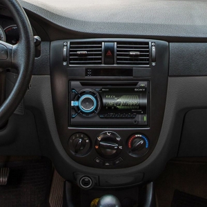 CD,USB,BT rádio SONY WX900BT namotnované v automobile