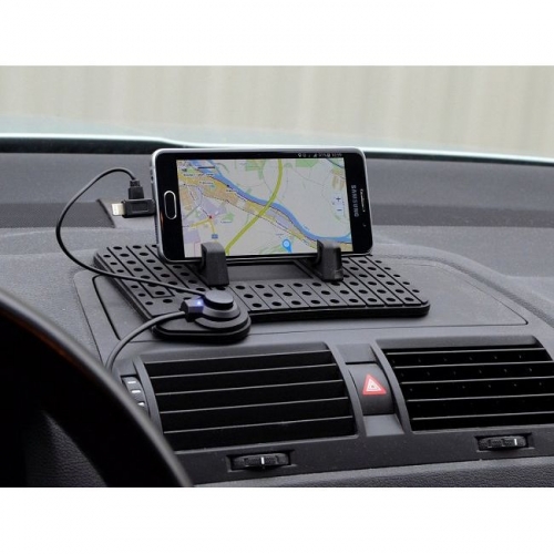 Použitie podložky na telefón s Micro USB a Apple Lightning konektorom v aute