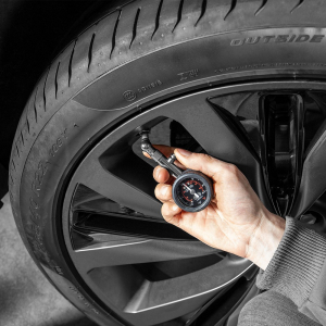 Použitie merača tlaku na pneumatiky Heyner AeroStop Pro