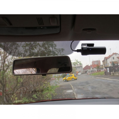 Uchytenie univerzálnej FULL HD čiernej skrinky s GPS a WIFI v aute