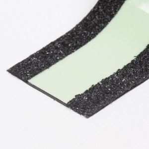 Detail povrchu protišmykovej fosforeskujúcej lepiacej pásky 5m