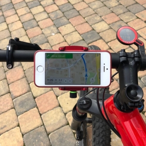 Použitie držiaka telefónu na bicykle