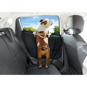 Použitie poťahu pre zvieratá na dvere automobilu