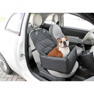 Použitie ochranného autopoťahu pre psa
