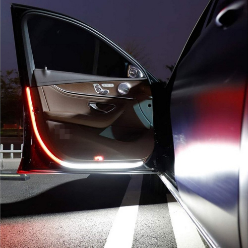 Použite bielo-červených LED pásikov na aute