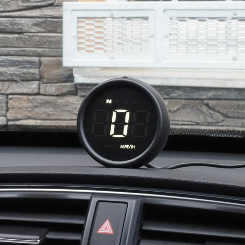 Zobrazení údajů palubního displeje s GPS měřičem rychlosti