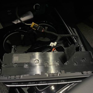 Montáž modulu deaktivácie Štart-Stop systému Audi A4, Q5 od 2015