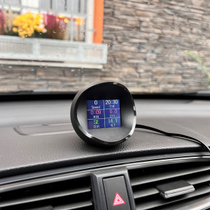 Použitie GPS merača rýchlosti s 1,88" LCD displejom, OBD2, teplota motora, otáčky, napätie batérie