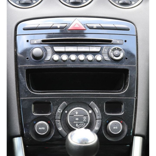 Použitie redukcie pre 9" autorádio Peugeot 308 2013-