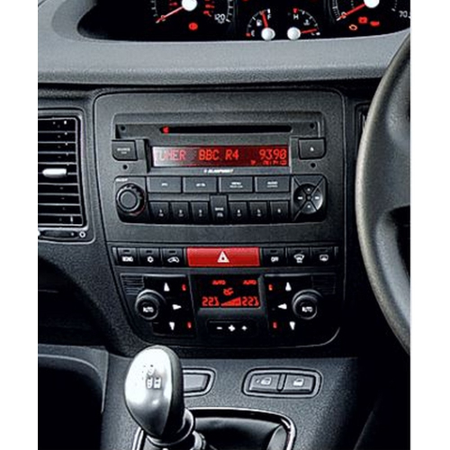 Použitie čierneho rámika 2-DIN autorádia Fiat Idea, Lancia Musa