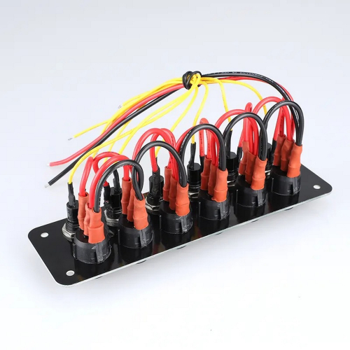 12/24V multiprepínač so 6 podsvietenými vodeodolnými spínačmi a 6 poistkami