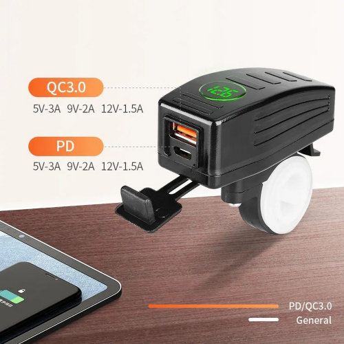 Výstupy USB/USB-C nabíjačky s voltmetrom na motocykel
