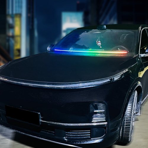 Použitie vonkajšieho LED ambientného osvetlenia RGB pod predné okno