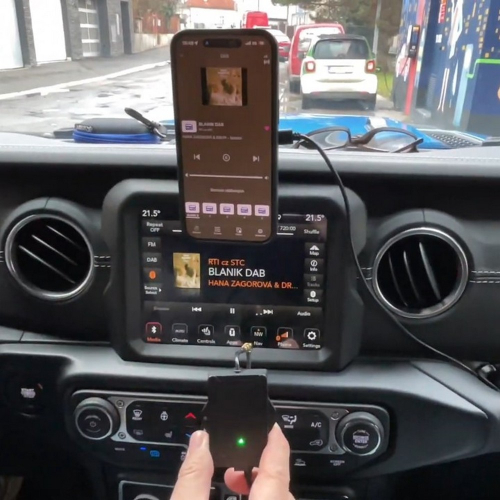 Montáž FM + DAB přijímač do auta ovládaným chytrým telefonem