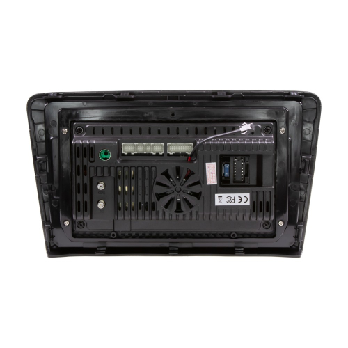 Zadná strana autorádia Škoda Rapid s konektormi, GPS a 4G pripojením