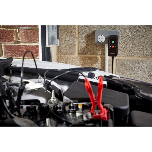 OSRAM BATTERYcharge 901 nabíjačka autobatérie 6V 12V pri nabíjaní batérie v automobile