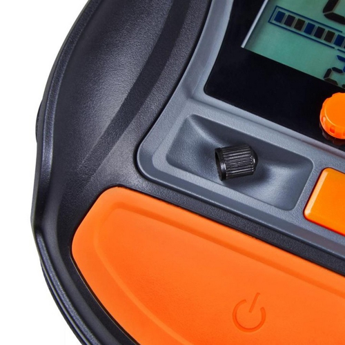 Detail ovládacieho panelu OSRAM TyreInflate 1000 s tlačidlom napájania a digitálnym displejom