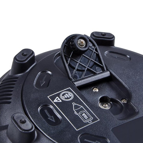 Spodný detail kompresora OSRAM TyreInflate 1000 s držiakom príslušenstva