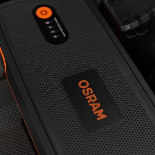 Detail povrchu a loga OSRAM na štartovacom zdroji BATTERYstart 400