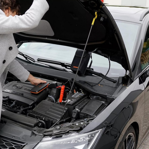 Použitie štartovacieho zdroja OSRAM BATTERYstart 400 pri núdzovom štartovaní vozidla