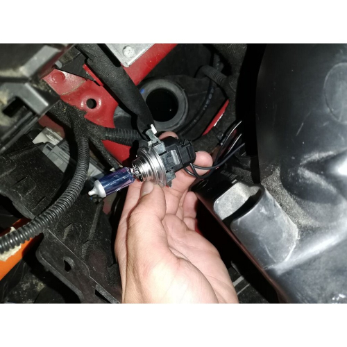 Prepojenie OSRAM Smart CAN-Bus H7 s konektormi pri výmene halogénovej žiarovky za LED