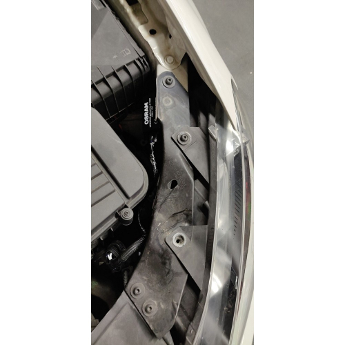 Montáž H7 žiarovky a CANBUS rezistora OSRAM v prednom svetlomete auta