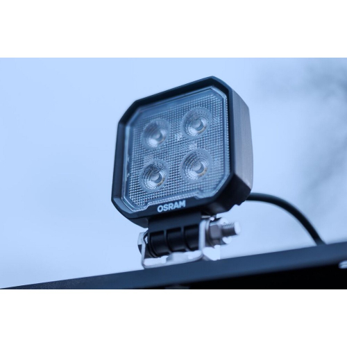 OSRAM Pracovné LED svetlo LEDriving Cube WL VX80-WD namontované na vozidle v exteriéri