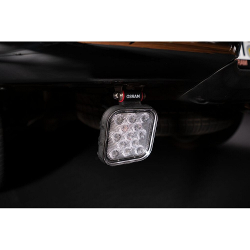 OSRAM LEDriving Reversing FX120S-WD namontované na zadnej časti pick-upu