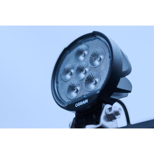 OSRAM LEDriving Round WL VX100-WD namontované na vozidle v detailnom pohľade