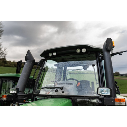 OSRAM LEDriving Round WL VX100-WD ako pracovné osvetlenie traktora pri večernej práci