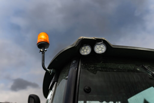 OSRAM LEDriving Round WL VX100-WD ako pracovné LED osvetlenie traktora v hornom detailnom pohľade