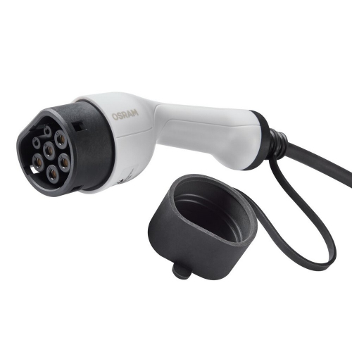 Detail konektoru Type 2 nabíjecího kabelu OSRAM s ochrannou krytkou proti prachu a nečistotám