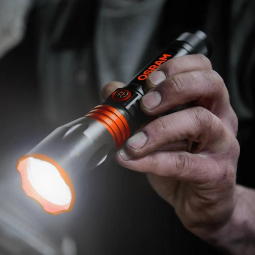 Použitie ohybného inšpekčného svetla Osram 3-IN-1 INSPECTION LIGHT KIT v motorovom priestore auta