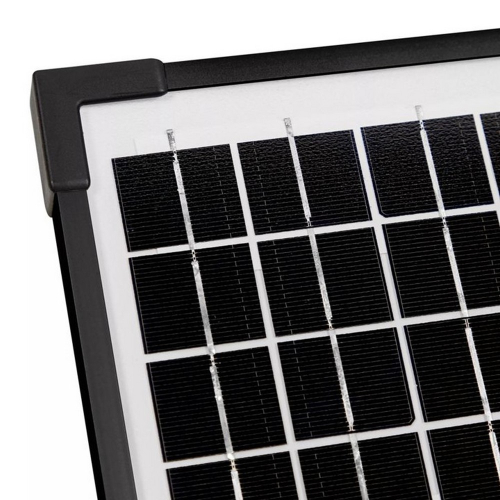 OSRAM BATTERYcharge SOLAR OSP500 – detail rohu monokryštalických článkov a ochranného rámu