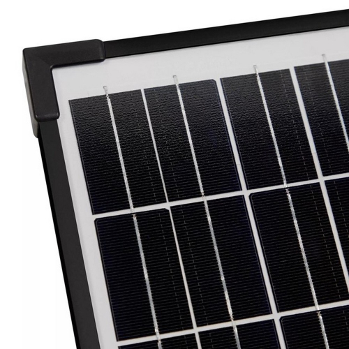 OSRAM BATTERYcharge SOLAR OSP1000 – detail rohu monokryštalických článkov a ochranného rámu