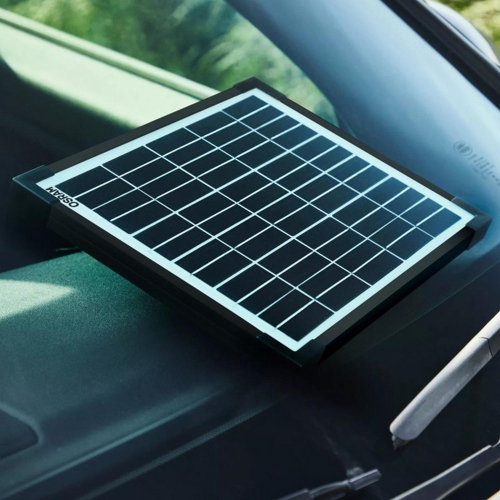 OSRAM BATTERYcharge SOLAR OSP1000 – panel na čelnom skle auta, pohľad zvnútra