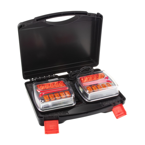 Dve bezdrôtové zadné LED svetlá 12/24 V uložené v otvorenom prepravnom kufríku s penovou výplňou