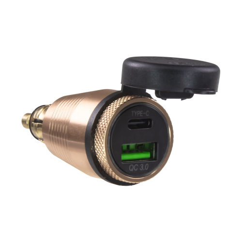 USB nabíjačka QC3.0 USB-C PD do DIN zásuvky – čelný pohľad, letecký hliník, gumová krytka zatvorená