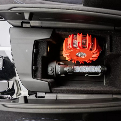 OSRAM LEDguardian Saver Light Plus LEDSL101 v úložnom priestore stredovej konzoly