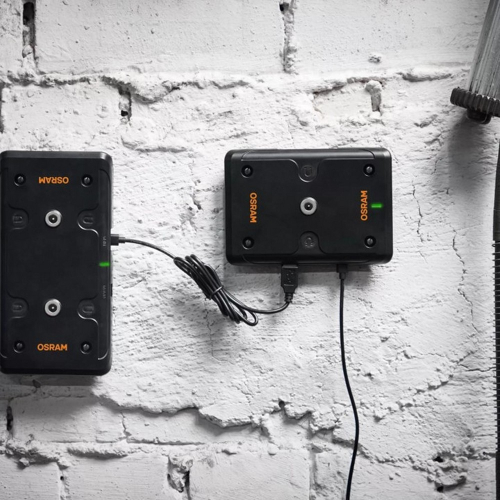 OSRAM LEDinspect Single Charge Pad LEDIL423 a Dual Charge Pad LEDIL424 namontované na stene dielne