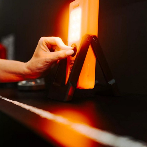 OSRAM Truck Flare Signal TA19 LEDSL103 – oranžové varovné svetlo v noci na ceste
