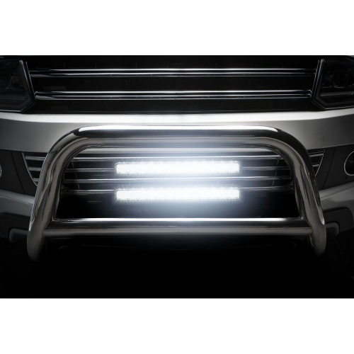 OSRAM LEDriving Lightbar SX300-SP – rozsvietené na prednom ráme SUV, biele studené svetlo 6 000 K