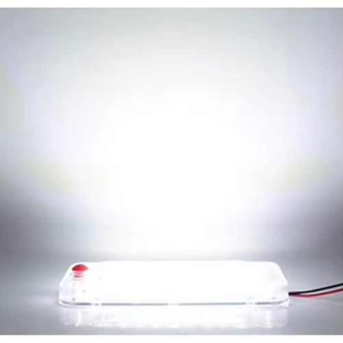 LED COB interiérové svetlo v prevádzke – rovnomerné biele svetlo 6000 K, bez tmavých miest