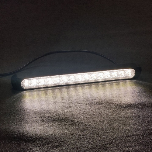 LED cúvacie svetlo – rozsvietené, biele svetlo, 15 LED diód, 12 – 24 V