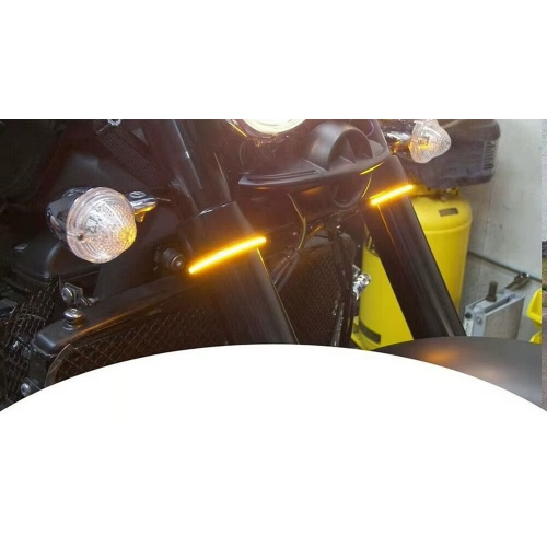 Rezistor LED blinkrov namontovaný na motocykli – oranžové smerové svetlá v prevádzke