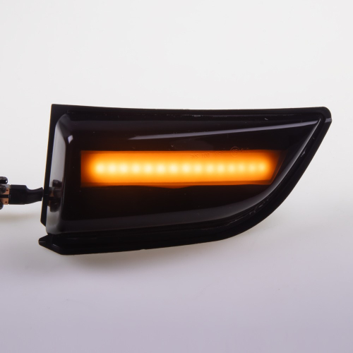 LED směrovka Volvo XC60 – rozsvícená, oranžový dynamický pás SMD 2835, čelní pohled
