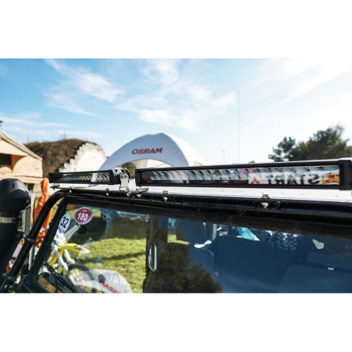 Osram Lightbar SX500-SP namontovaná na streche vozidla