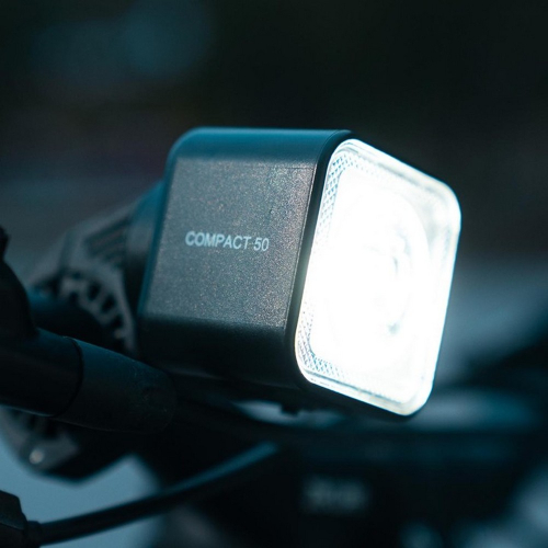OSRAM predné cyklistické svetlo LEDsBIKE COMPACT 50 svietiace na bicykli